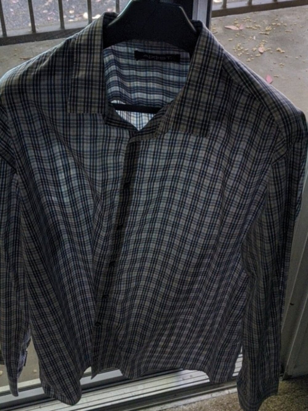 Axist collar shirt